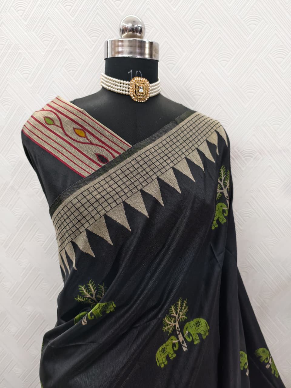 Handloom Black Colored Soft Raw Silk Ikkat Weaving Saree with Temple Border & Running Blouse