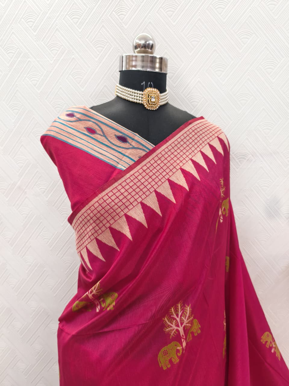 Handloom Rani Pink Colored Soft Raw Silk Ikkat Weaving Saree with Temple Border & Running Blouse