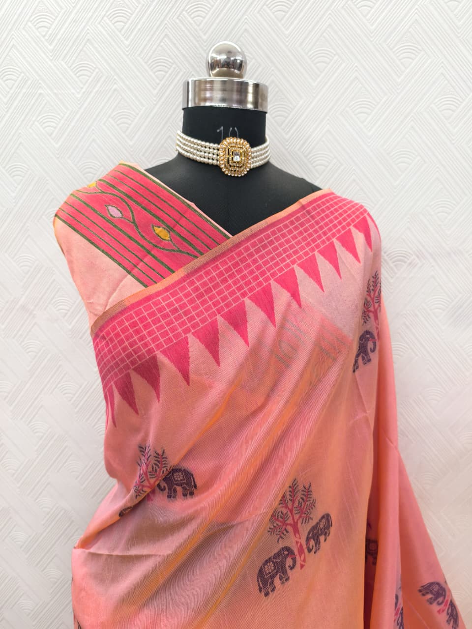 Handloom Pink Colored Soft Raw Silk Ikkat Weaving Saree with Temple Border & Running Blouse