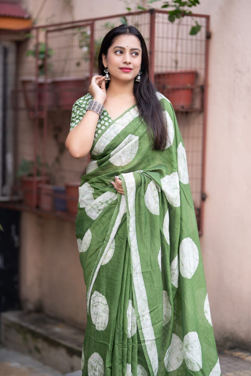 Magic Light Green Colored Cotton Pure Chanderi Batik Polka Saree with Tassel Pallu – Handcrafted Premium Cotton Saree