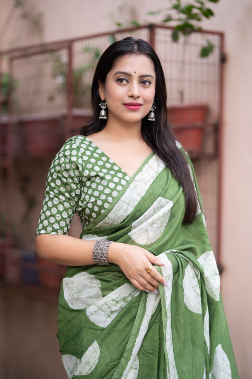 Magic Light Green Colored Cotton Pure Chanderi Batik Polka Saree with Tassel Pallu – Handcrafted Premium Cotton Saree