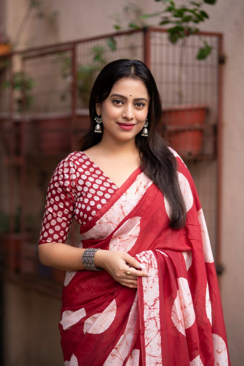 Magic Red Colored Cotton Pure Chanderi Batik Polka Saree with Tassel Pallu – Handcrafted Premium Cotton Saree