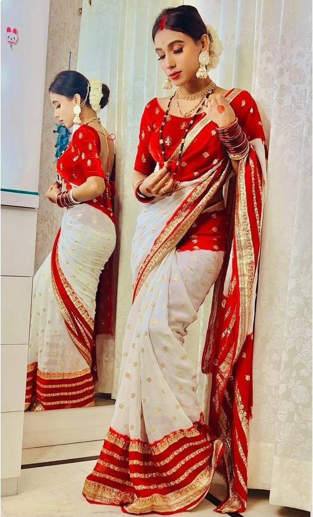 Engaging Red & White Colored Viscose Georgette Saree with Elegant Pallu & Contrast Running Blouse