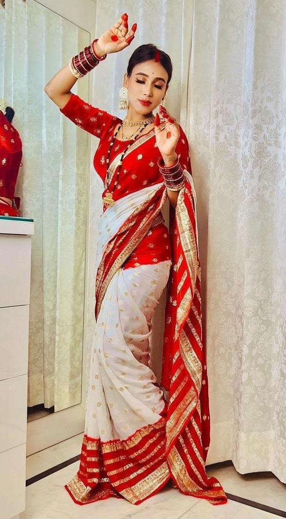 Engaging Red & White Colored Viscose Georgette Saree with Elegant Pallu & Contrast Running Blouse
